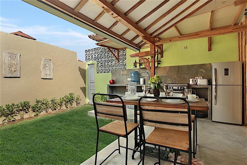 Villa Joglo Batu Belig Canggu Exterior foto